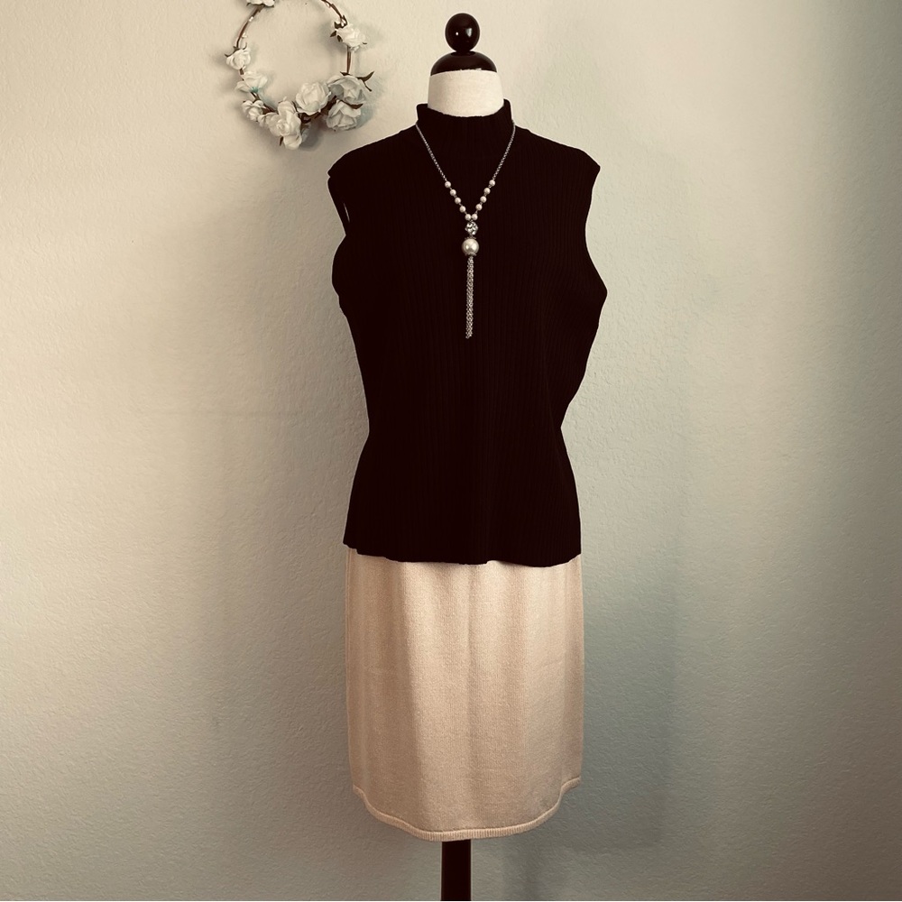 St. John Collection Basics by Marie Gray Mock Neck Knit Sleeveless Blouse - Picture 11 of 11